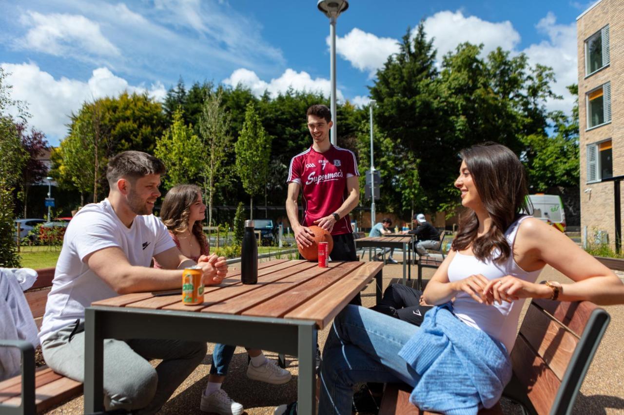 גלוואיי The Westwood Summer Accommodation מראה חיצוני תמונה